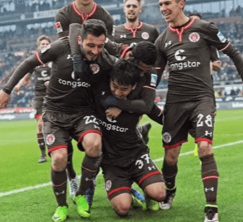 作为爱游戏中国官方平台-这也行？拜仁慕尼黑调整名单备战社区盾窗口期门兴格拉德巴赫调整名单，托特纳姆防线松动备战德国杯