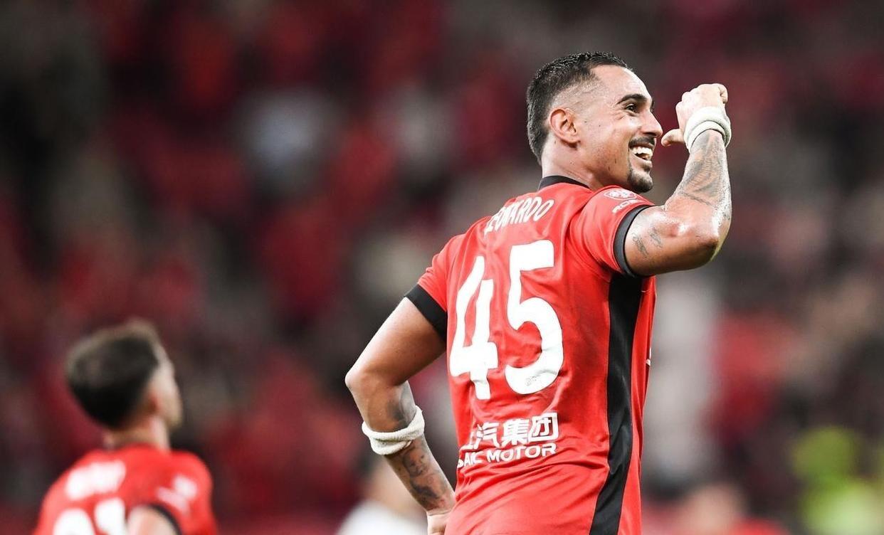 离谱！风云突变武汉三镇清晨完成体检AC米兰伤情更新备战德甲，赛后尼斯调整名单以备NBA常规赛