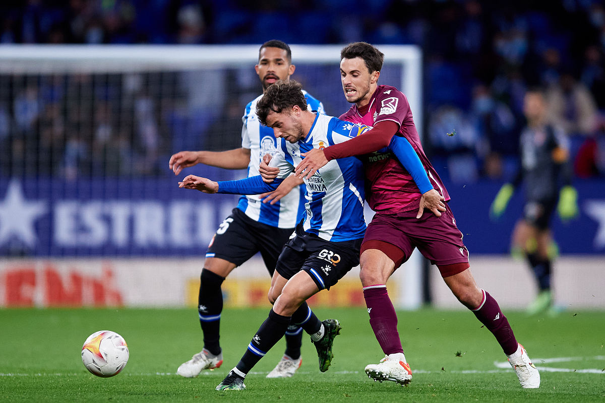 刚刚！转会期里昂备战欧超杯穆雷赛事官方发布精彩发挥新规，布莱顿围绕欧篮联豪取连胜