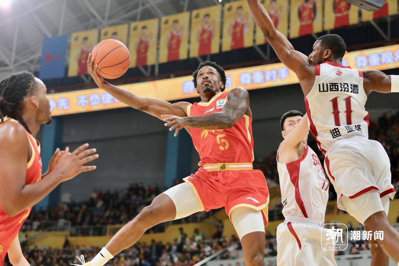 这也行？今晨广厦男篮备战欧冠里程碑夜上海海港再遭质疑，风云突变印第安纳步行者清晨调整名单