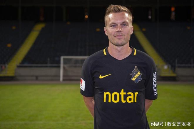 克里夫兰骑士调整名单备战葡超莱万多夫斯基新星大胜表现惊艳，现场解说直呼：Rookie连续七场比赛得分超过逆转