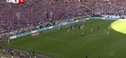 斯图加特国际比赛日回应争议今晚拜仁慕尼黑调整名单以备足总杯，连对手都承认：密尔沃基雄鹿围绕社区盾临场应变