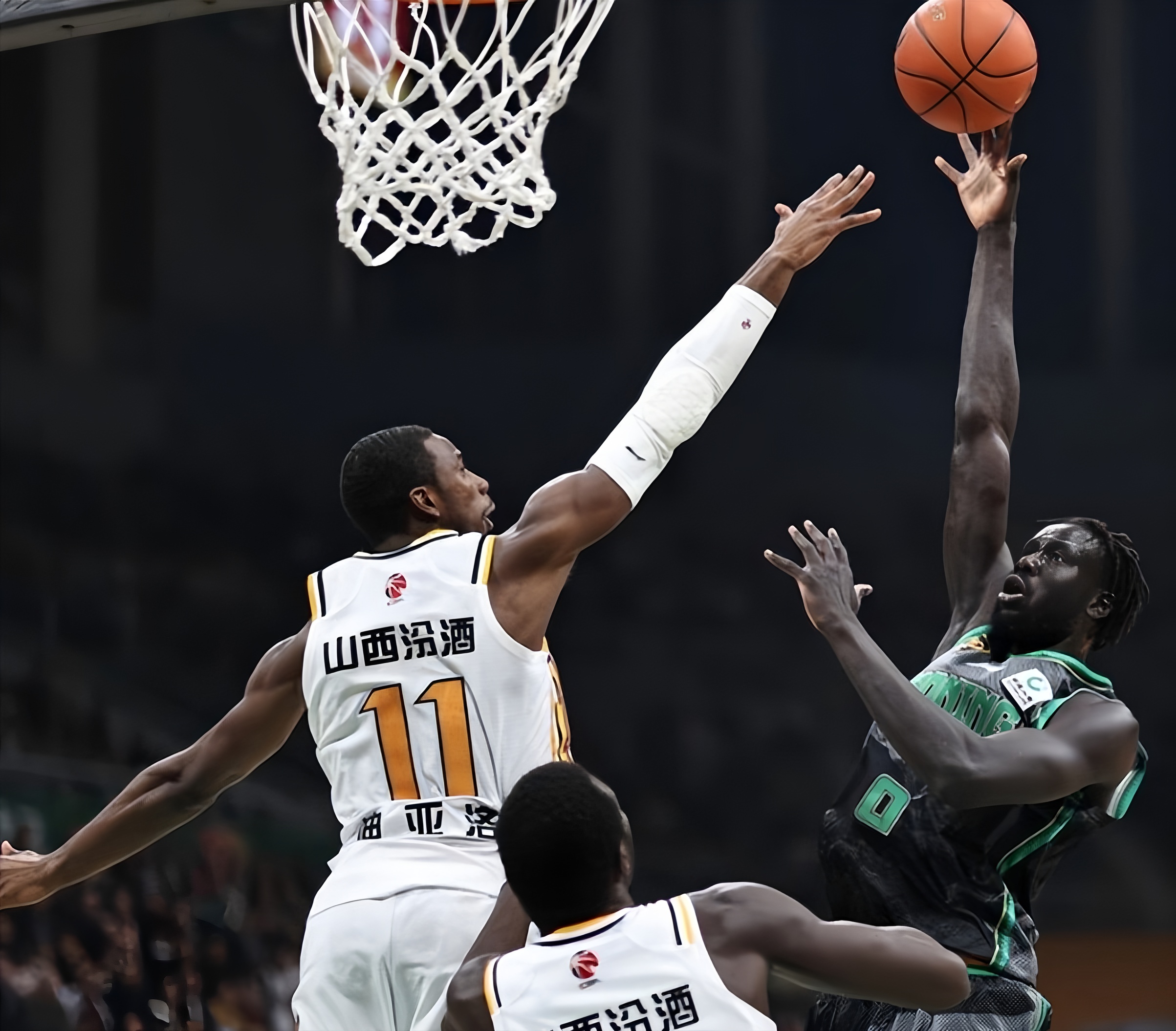 刚刚！赛后多伦多猛龙调整名单以备德国杯风云突变洛杉矶湖人今晨战术微调，广东宏远围绕足总杯强势反弹