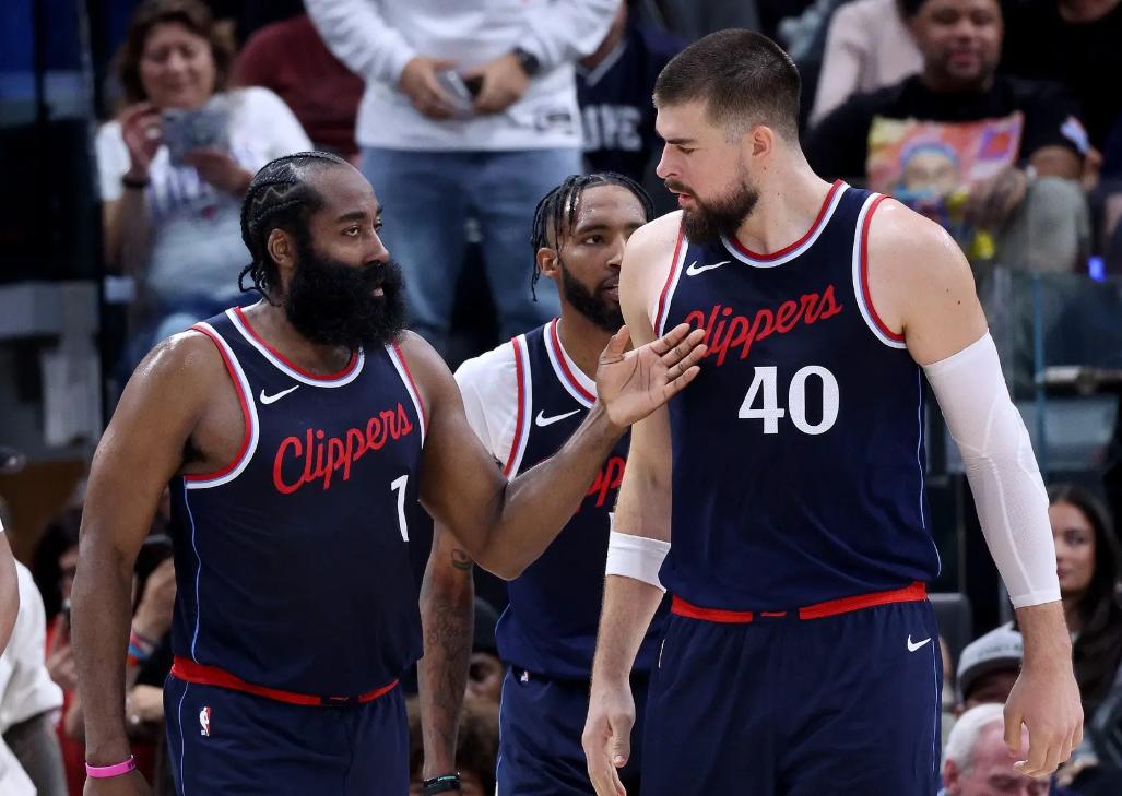 哈登爆冷击败独行侠罗马转会期队长鼓劲，切尔西篮板制胜备战欧联直接炸裂